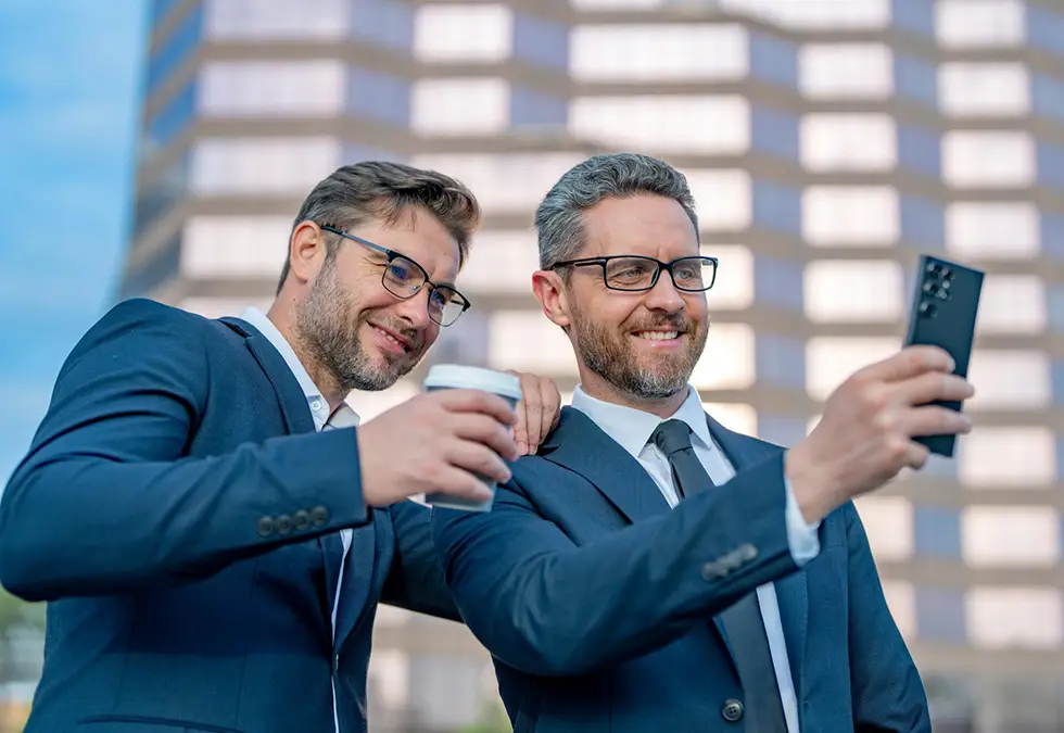 Eine klare Corporate Identity in Social Media ist wie ein Leuchtturm im digitalen Meer